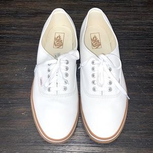 MEN’S TRUE WHITE VANS WITH RUBBER GUM SOLE. SIZE:13